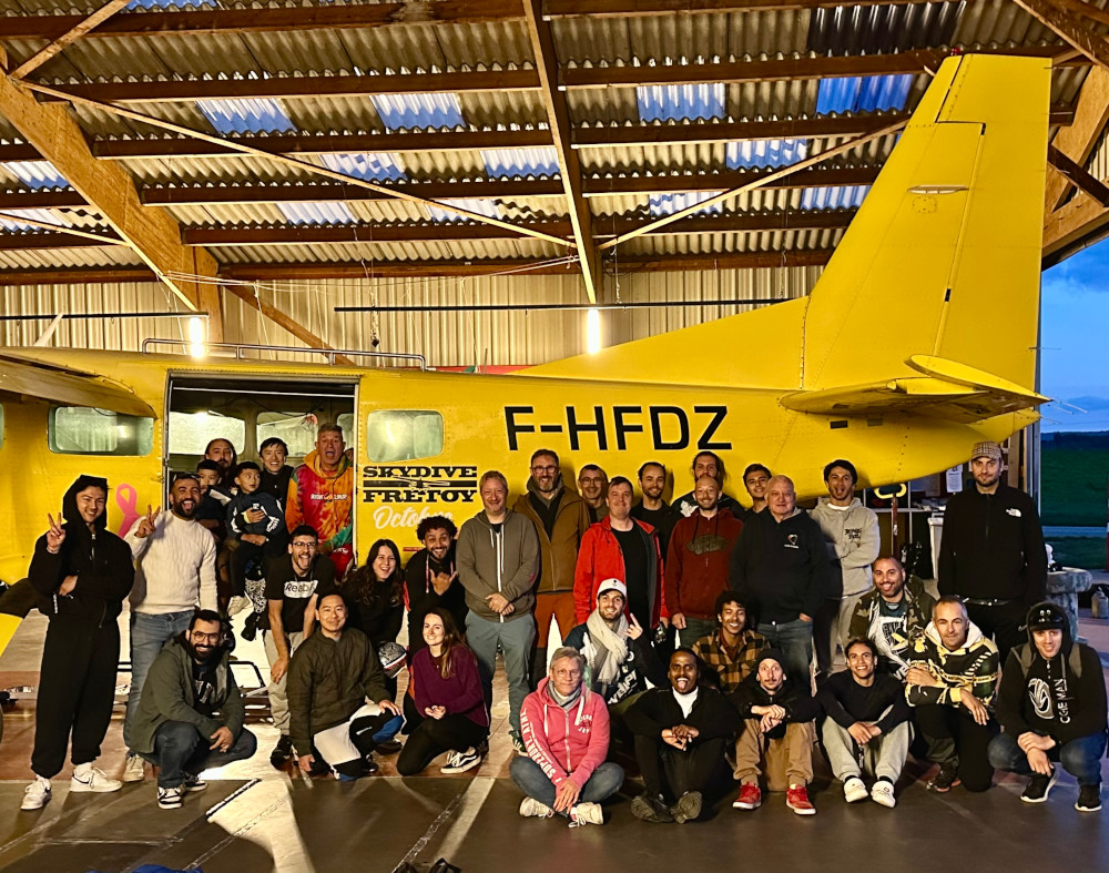 Photo de groupe competition parachute Paris