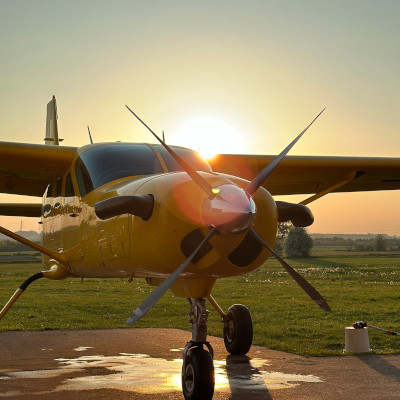 avion parachute paris